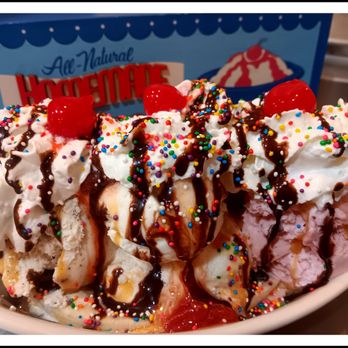 Prince's Parlor - Banana Split - Ice Cream & Frozen Yogurt Near Me - Lynchburg, Tennessee
