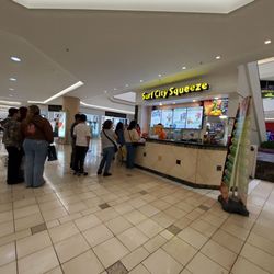 Surf City Squeeze - Located on lower lever of mall, underneath the escalators