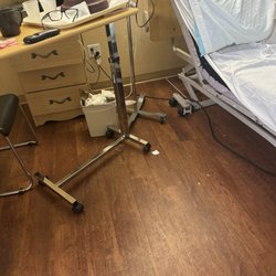 Haven Health Scottsdale - Dirty floor stuffed down full trash cans