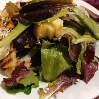 Il Posto Trattoria - Green salad with chicken at Il Posto Trattoria - Italian Near Me - Napa, California Il Posto Trattoria - Green salad with chicken at Il Posto Trattoria - Italian Near Me - Napa, California
