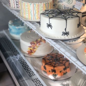 Classic Cakes - Bakeries Near Me - Carmel, Indiana