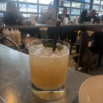 Kitchen Social - Peach Bourbon Smash - Cocktail Bars Near Me - Beachwood, Ohio