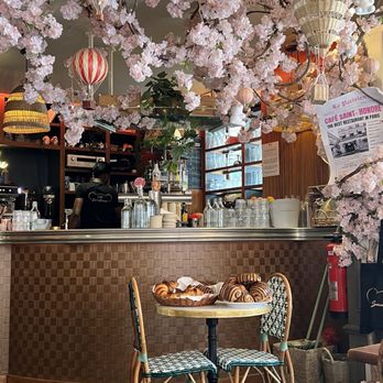 Café Saint Honoré - Inside morning - French Near Me - Paris, 75