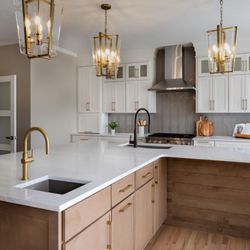 Karin Ross Designs - Modern but elegant kitchen remodel in Kansas City. Premier kitchen designer