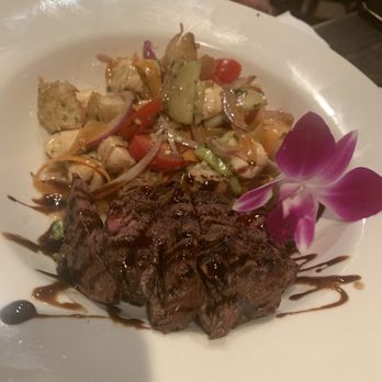 Victoria Gastro Pub - Salad with beef - Gastropubs Near Me - Columbia, Maryland