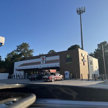 7-Eleven - a gas station with cars parked in front of it - Convenience Stores Near Me - Houston, Texas