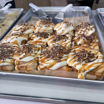 Di Vilma - Pecan cinnamon roll - Bakeries Near Me - Orlando, Florida