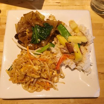 Manaow - Pad See Ew, Pad Thai, Duck Curry - Thai Near Me - Long Beach, California Manaow - Pad See Ew, Pad Thai, Duck Curry - Thai Near Me - Long Beach, California