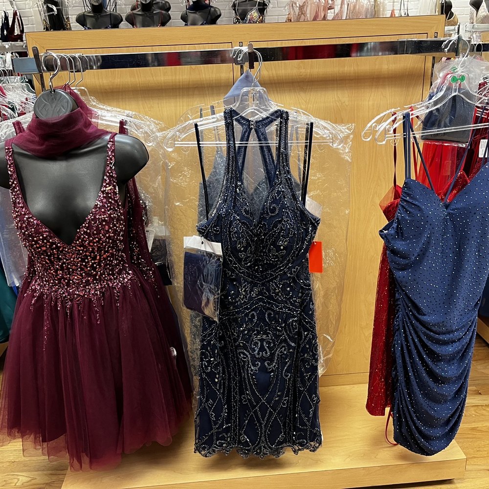 Distinct Dressing - Women's Clothing Near Me - Selden, New York Distinct Dressing - Women's Clothing Near Me - Selden, New York