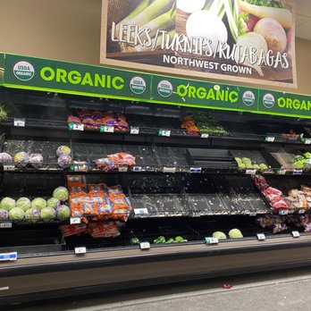 Fred Meyer - Empty shelves - Grocery Near Me - Portland, Oregon