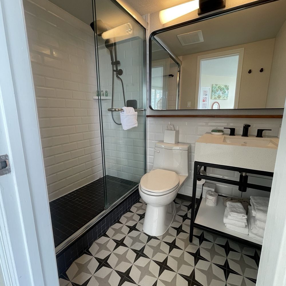 Bellwether Beach Resort - Restroom in suite - Resorts Near Me - St. Pete Beach, Florida Bellwether Beach Resort - Restroom in suite - Resorts Near Me - St. Pete Beach, Florida