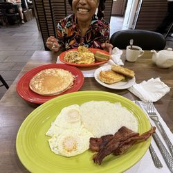 Buenos Dias - Shrimp omelette and breakfast plate