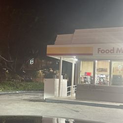 A & A Shell - Would never come here even if its the last spot available