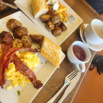 Starling Diner - Classic and cherizo breakfast plates. Drinks=earl grey tea n honey latte - New American Near Me - Long Beach, California Starling Diner - Classic and cherizo breakfast plates. Drinks=earl grey tea n honey latte - New American Near Me - Long Beach, California