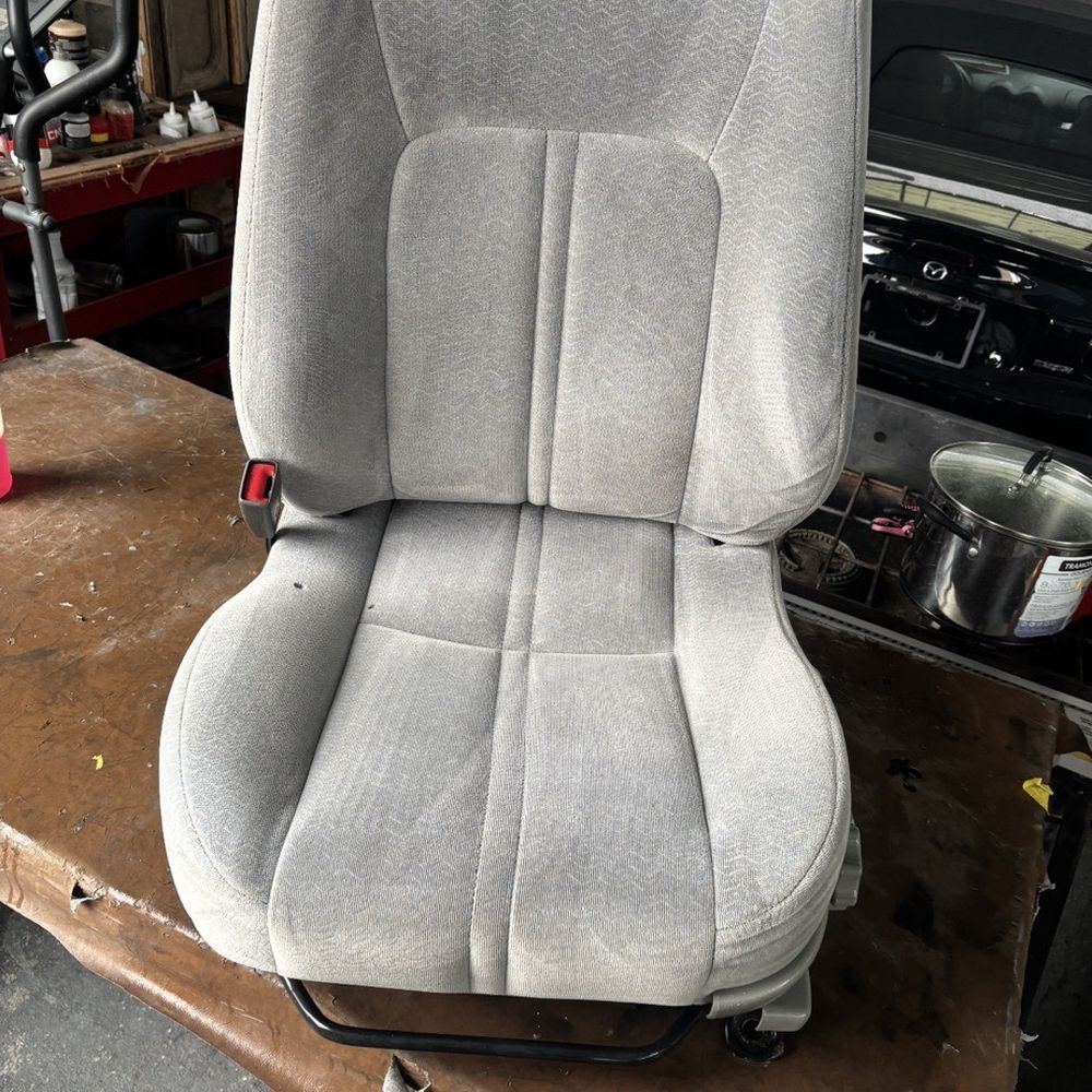 Shiny Auto Detail - Shampoo car seat - Auto Detailing Near Me - Fairfield, California Shiny Auto Detail - Shampoo car seat - Auto Detailing Near Me - Fairfield, California