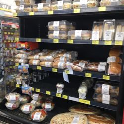 Hucks - Fresher sandwiches, pizzas, wraps, and desserts.