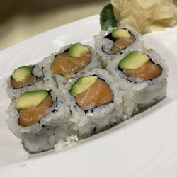 Shinbashi - Salmon and avocado roll with lunch