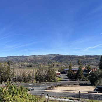 Faust - Wine Tasting Room Near Me - St. Helena, California