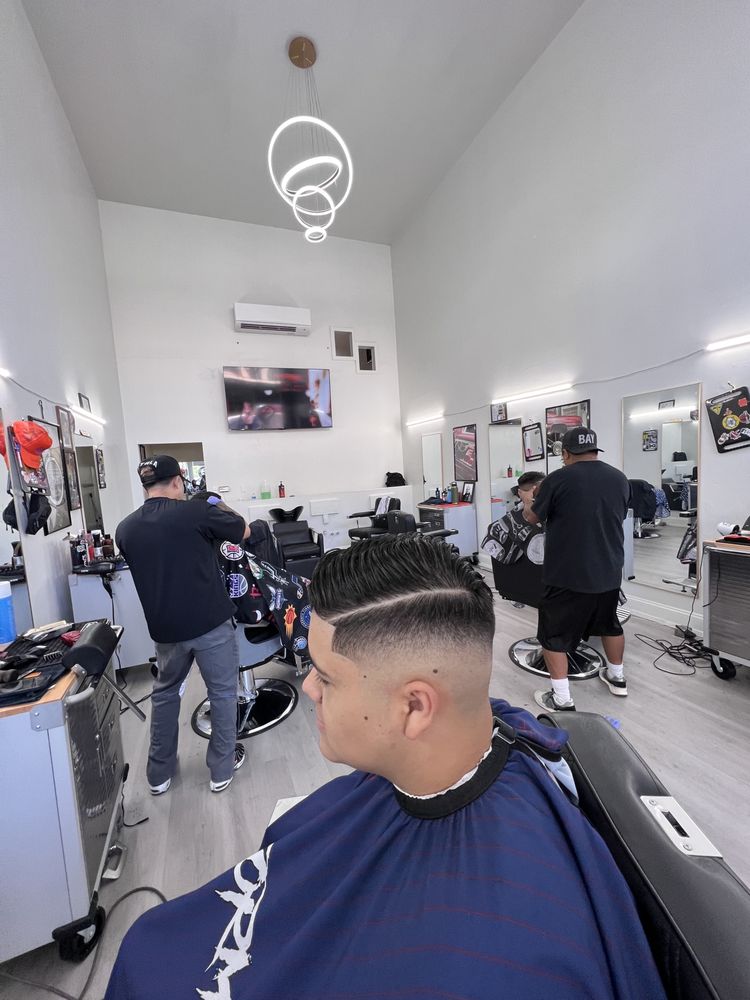 Full Circle Barbershop Logo