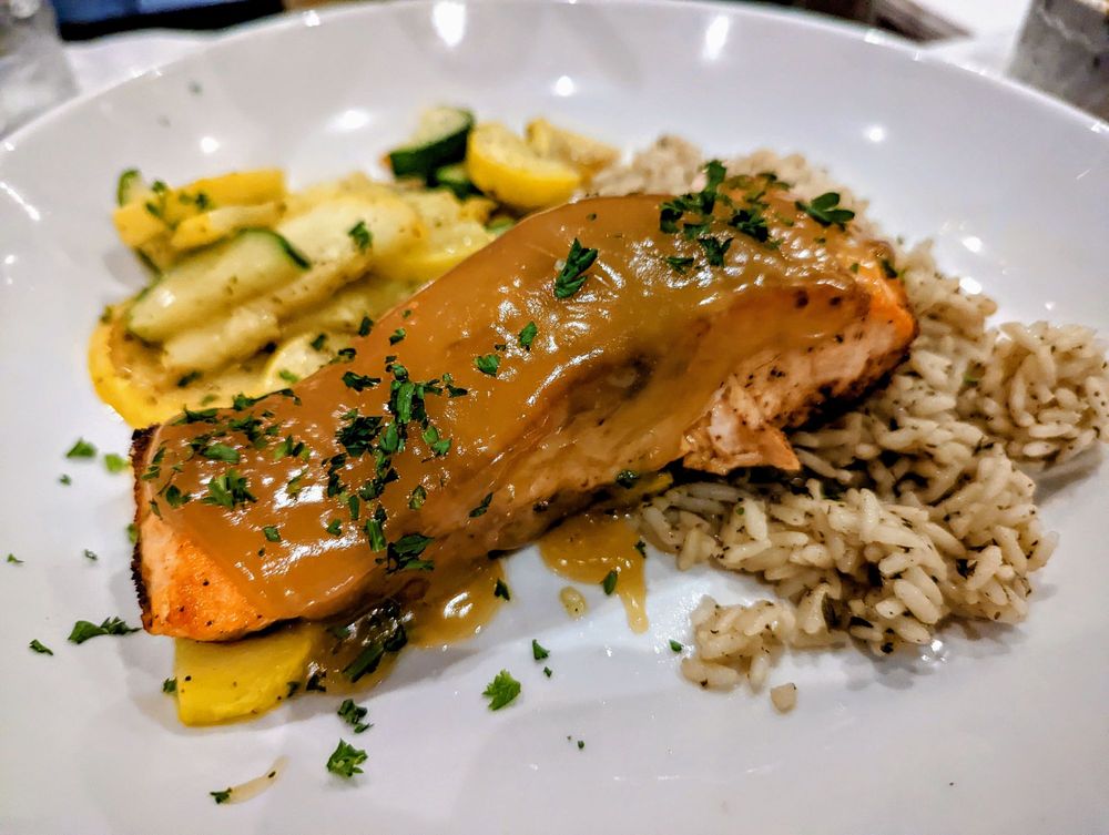 Social spots from Dark Horse Tavern