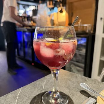 Moma - Sangria - Mediterranean Near Me - Valencia, V Moma - Sangria - Mediterranean Near Me - Valencia, V