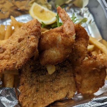 Salt Water Grill - Pile O Fried Gulf Coast Sea Food Goodness Super fresh - Seafood Near Me - Corpus Christi, Texas Salt Water Grill - Pile O Fried Gulf Coast Sea Food Goodness Super fresh - Seafood Near Me - Corpus Christi, Texas
