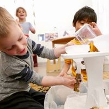 Hilltop Children's Center - Practicing engineering ideas - Preschools Near Me - Seattle, Washington Hilltop Children's Center - Practicing engineering ideas - Preschools Near Me - Seattle, Washington