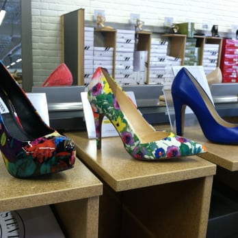 DSW Designer Shoe Warehouse - I spy cute pumps for spring - Shoe Stores Near Me - Northbrook, Illinois