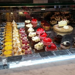 St Louis House of Fine Ice Cream & Dessert - Dessert case