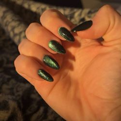 Hanny Nails & Spa - Dark green cat eye #17