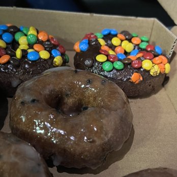 M & M Donuts - Donuts Near Me - Anaheim, California