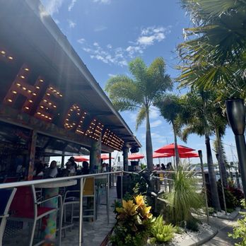 Circles Waterfront at Lands End Marina - Seafood Near Me - Apollo Beach, Florida