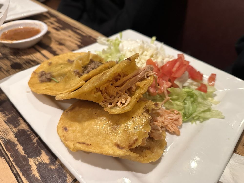Los Compadres Mexican Grill