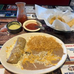 Potrillos Mexican Restaurant - Had the lunch enchilada plate with steak fajita was delicious