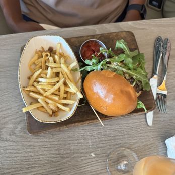 Prospect Gourmand - Burger and fries - New American Near Me - Beverly Hills, California Prospect Gourmand - Burger and fries - New American Near Me - Beverly Hills, California