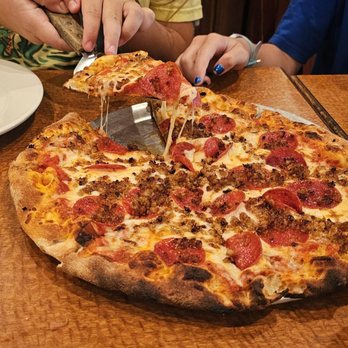 Giardino Italian Restaurant - Pizza carne - Italian Near Me - Springfield, Virginia Giardino Italian Restaurant - Pizza carne - Italian Near Me - Springfield, Virginia