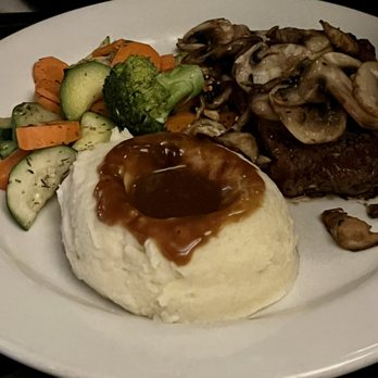 the Eldo - Filet mignon with garlic mashed potatoes and seasonal vegetables - Sports Bars Near Me - Long Beach, California the Eldo - Filet mignon with garlic mashed potatoes and seasonal vegetables - Sports Bars Near Me - Long Beach, California