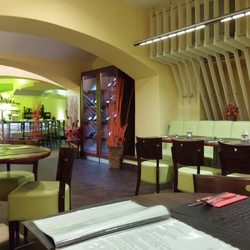 Leonessa - Bright, colorful interior