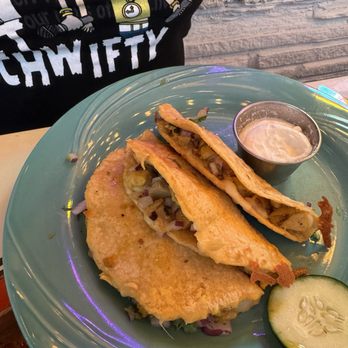 Desvelados - Quesa tacos con pollo - Mexican Near Me - Glendale, California