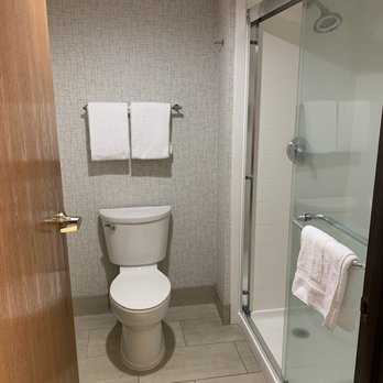 Holiday Inn Express & Suites Bishop - Bathroom - Hotels Near Me - Bishop, California