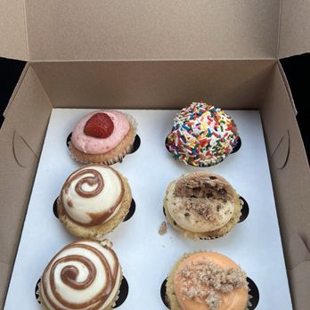CamiCakes cupcakes - From bottom left cinnamon swirl, top left strawberry, top right birthday, right middle cookie dough and bottom right peach cobbler. - Cupcakes Near Me - McKinney, Texas CamiCakes cupcakes - From bottom left cinnamon swirl, top left strawberry, top right birthday, right middle cookie dough and bottom right peach cobbler. - Cupcakes Near Me - McKinney, Texas