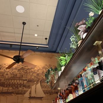 Hemenway's Restaurant - bar area - Seafood Near Me - Providence, Rhode Island