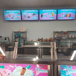 Spelling issues aside, they have a great selection. I'm coming back for a shake