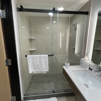 Aiden By Best Western - Berkeley - Shower - Hotels Near Me - Berkeley, California Aiden By Best Western - Berkeley - Shower - Hotels Near Me - Berkeley, California