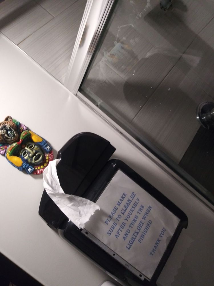 COUNTRY CORNER INN Updated September 2024 37 Photos 327 Shusta Rd