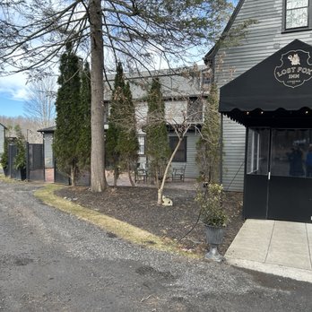 Lost Fox Inn - Entrance - Hotels Near Me - Litchfield, Connecticut