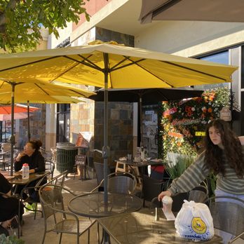 Crepissima - A lovely place to sit outside and enjoy your snack or meal. - Creperies Near Me - Valencia, California