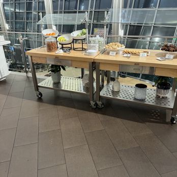 Delta Sky Club - Airport Lounges Near Me - San Diego, California