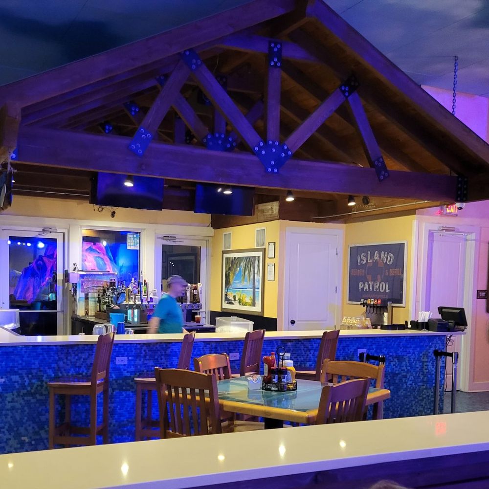 Margaritaville Restaurant - Bar area and bartender. - New American Near Me - Biloxi, Mississippi
