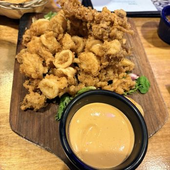 Four Tunas Fish & Bar - Oceanside - Fried Calamari Starter - Bars Near Me - Oceanside, California